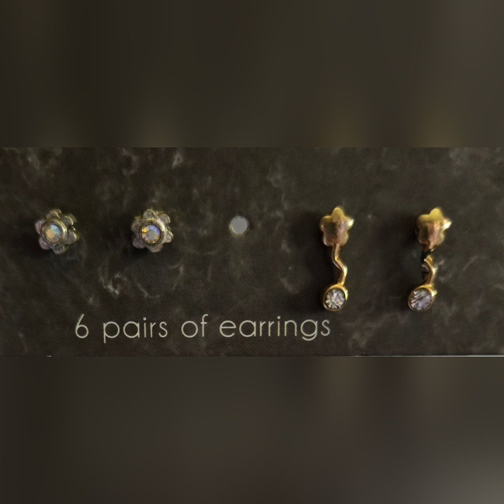Free w/bundle - 2 sets of small earrings